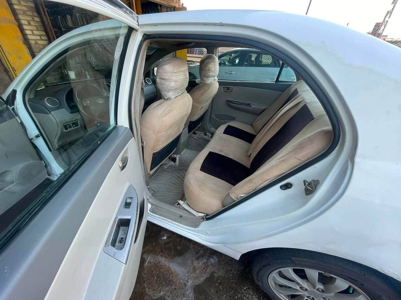 سلام عليكم اعادة النشر  BYD 2013 G3  رقم ميسان راعيهه موجود يمي عنواني ميسان العمارة   سنويه 2027   فتحه  سقف شغاله السيارة تشغيل بصمه ابواب بصمه حساسات شغاله  محرك جيد كير  مرات يبوش +وين ما تريد اطلع بيهه تبريد من اشتريتهه عاطل   عليهه غرامات 500الف ينزلن من سعرهه 32 وبيهه مجال والشراي بي خير ويدلل  رقمي ***********

