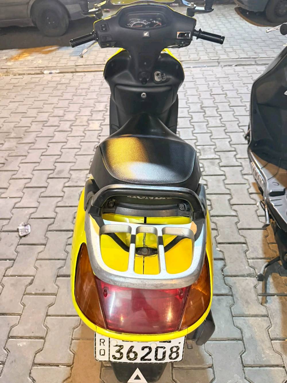 سلام عليكم 
للبيع سبيسي
ياباني مرقم بغداد 
السعر مليون  و 300  بيها مجال حك جيه
دراجه ناعمه ونظيفه  مجفته مره وحده 
نكره سلف باي وقت 
هندر كهربائيات كلها شغاله 
مكينه ناعمه جدا 
بغداد  الحريه 
***********