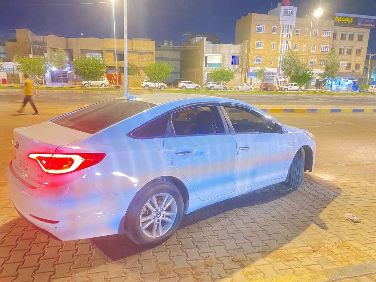سلام عليكم سوناتا للبيع لون ابيض رقم نجف مداور ثاني يوم وارد كوري بانزين اصل خط واحد السياره بيها فقط صبغ بدون ضربه بيها مكانات صبغ ابيع حزام موديل 2016 
السياره فول مواصفات عده الفتحه و البصمه السياره فول مواصفات كامره 360 حساسات خلفيه قطعتين تبريد مكينه الفين دوش السياره كامله مكمله من حداديه وتبريد وكهربايئات كلها كامله على وضع الشركه السياره مكانها نجف بيع فقط السعر 85 بيها مجال حك جيه ***********
