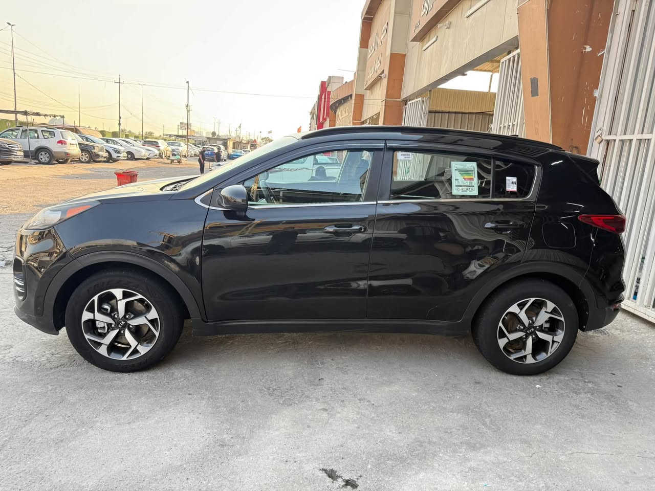 سبورتج 2021ماشيه 84 الف بيه 3 قطع تبديل بدون دواخل شعندك مراوس بسياره احدث اتصال ***********

نص مكتوب في الصور:
- 1 / 10
- 5 / 10
