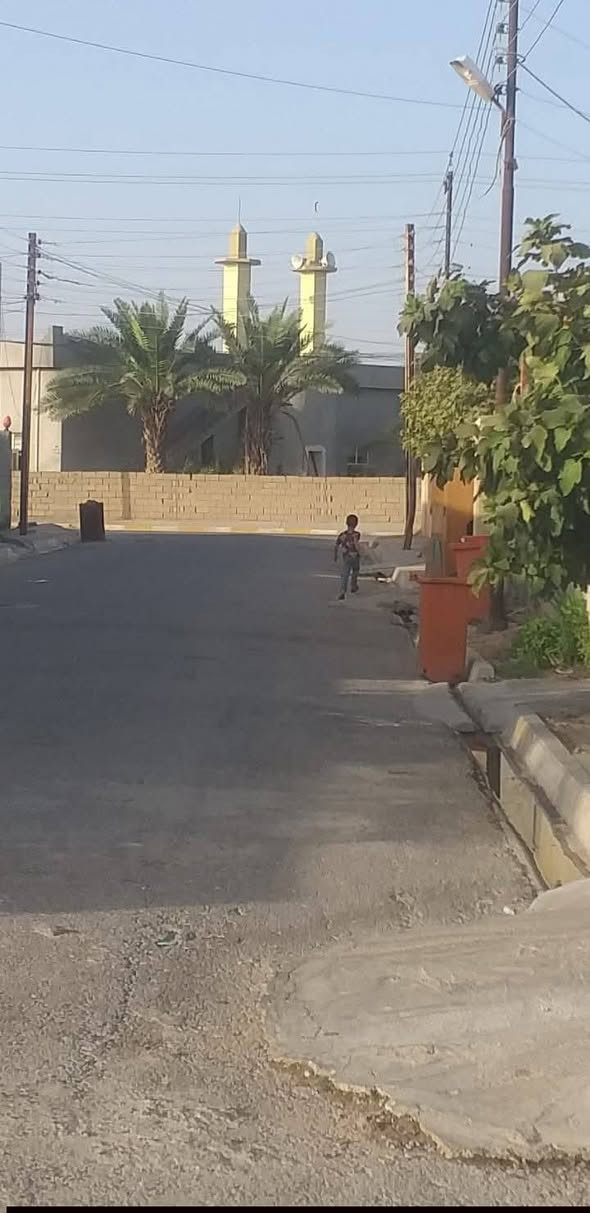 السلام عليكم 
بيت طابو سند ٢٥ الحويجة حي العسكري قرب جامع مله حمدون 
المساحة ٣٣٨ متر مربع
البيت يتكون  من اربعة غرف نوم
 وهول درج ومطبخ وهول مجلس عائلي
 وربعة ٤×٩ التواصل على هذا الرقم ***********
