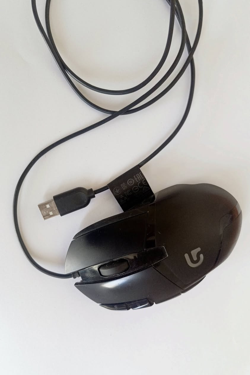 ‎ماوس كيمنك Logitech G402 🖱️
‎
‎✅ أصلي 100% - نظافة ممتازة وكأنه جديد
‎✅ حساس دقيق للألعاب السريعة
‎✅ أزرار جانبية إضافية قابلة للبرمجة
‎
‎💰 سعر 25 الف شامل التوصيل بغداد
‎واتساب ***********
‎
