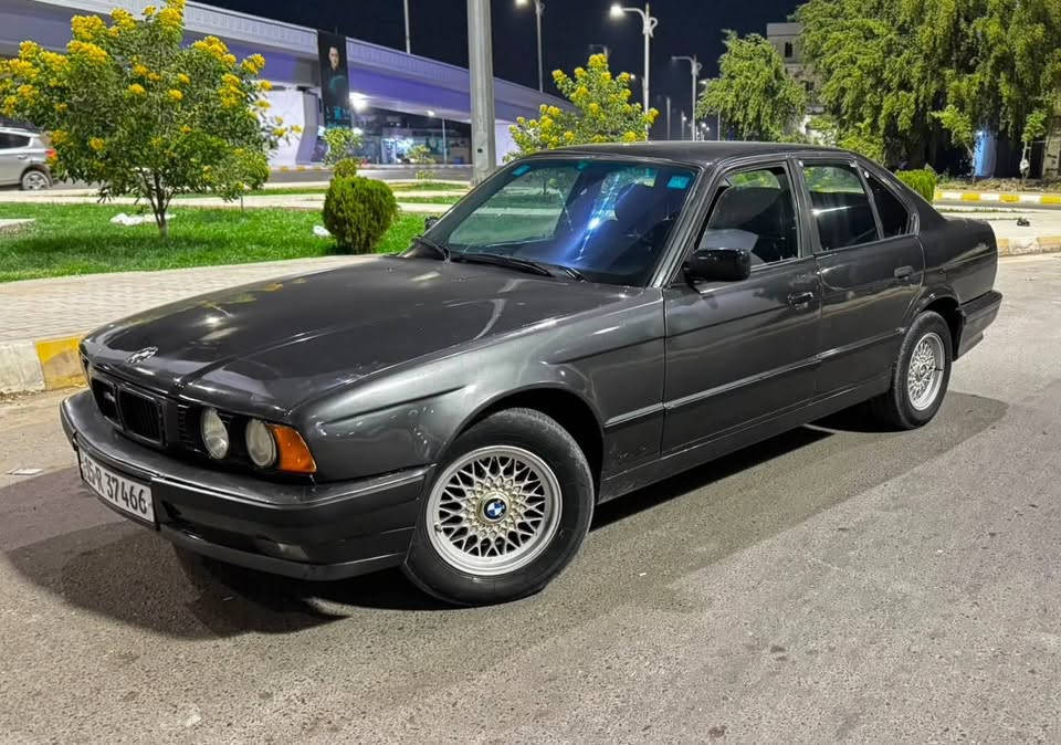 للبيع BMW 525 موديل 1991 مكينة مسكر عدلة.
السيارة باسمي، صبغ عام أثر جراد، ونظيفة جداً.
محرك وگير ممتاز
باتري جديد
تايرات أمامية جديدة
دسكات أمامي وخلفي جديدة
جاهزة وما تحتاج صرف
السنوية ل ٢٠٢٩
السعر ٥٨ وبي مجال
واتساب او اتصال ***********

