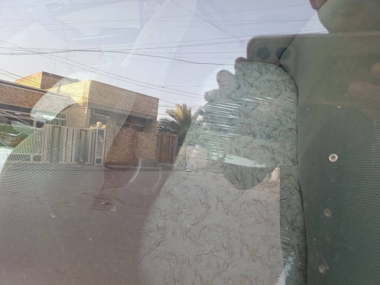 سلام عليكم سيارة فورتي ١٢ مكينة ٢٠٠٠ حدثهة جنطة مكاني شعب  سعر ٧٠ أو مراوس استفسار عل رقم ***********
