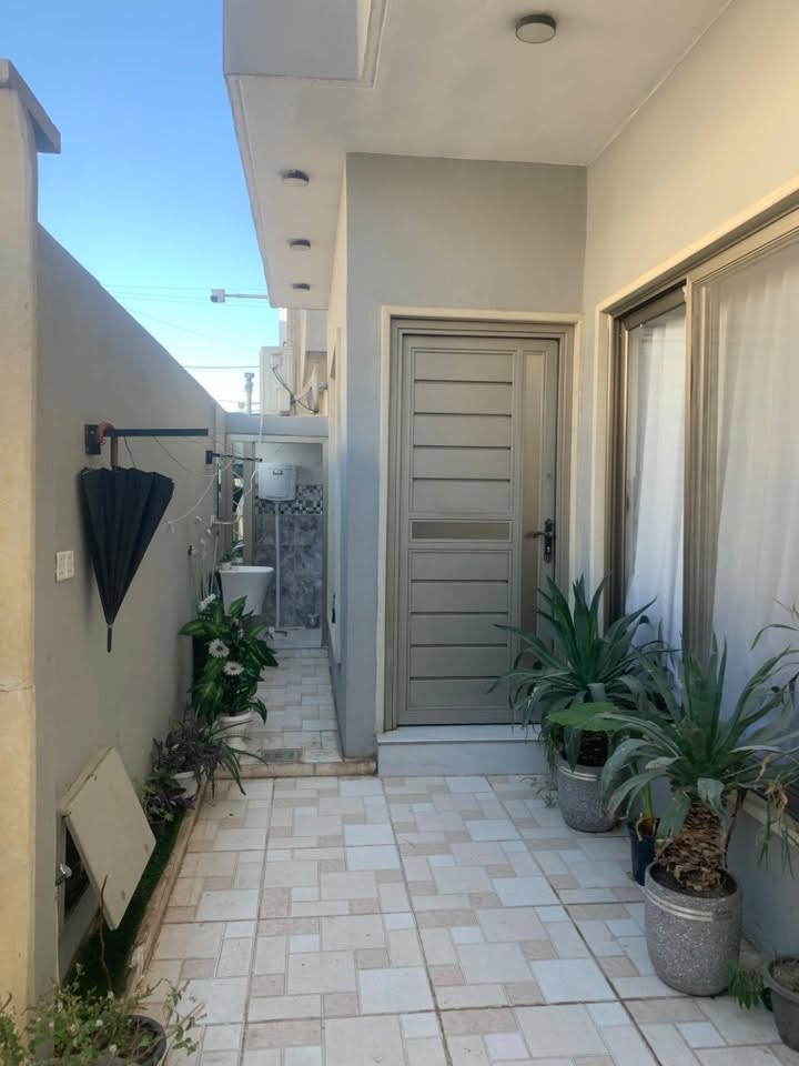 🏡 دار للبيع | حي ملايين الأولى

📍 الموقع: الفرع شيخ أحمد الغانم
📐 المساحة: 150 م²
📏 الواجهة: 7.5 م

✨ تفاصيل الدار:

🔹 الطابق الأول:
• غرفتين نوم، وحدة منها سويت
• هول واستقبال
• صحيات
• حمام

🔹 الطابق الثاني:
• 4 غرف نوم
• صحيات
• بيتونة
• سطح مكسو بالكاشي

⭐ دار بمساحة ممتازة وتوزيع عملي، مناسبة للسكن العائلي.

📞 للاستفسار ومعرفة التفاصيل:
***********
***********

مكتب أرض الملايين للعقار — خيارات عقارية مميزة تستحق الزيارة.
