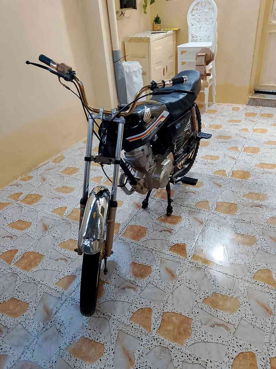 لبيع نامه برو 2017وشرط مامفتوح بس فيلس وباقي كدام العين دبلات شغاله وياله عدلات تايرات بريكات ورا وكدام جداد مكاني كوكجلي خاص موجود وانتصال ***********

