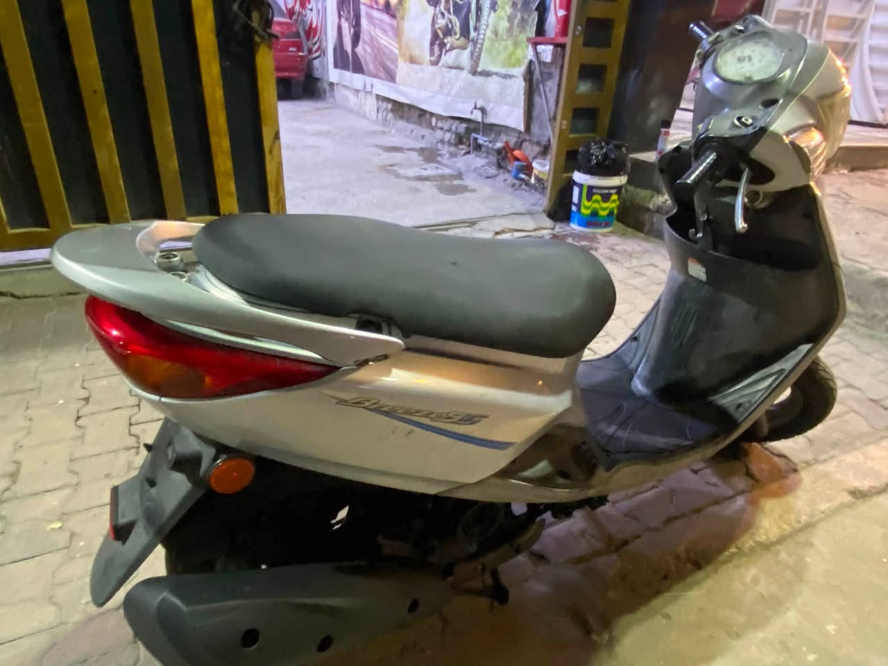 دراجه بغبغاء للبيع مكفوله بس تعال افحص مكفوله كفاله عامه السعر 1250 وبيها مجال شي بسيط 
العنون بغداد الحريه 
رقم ***********
