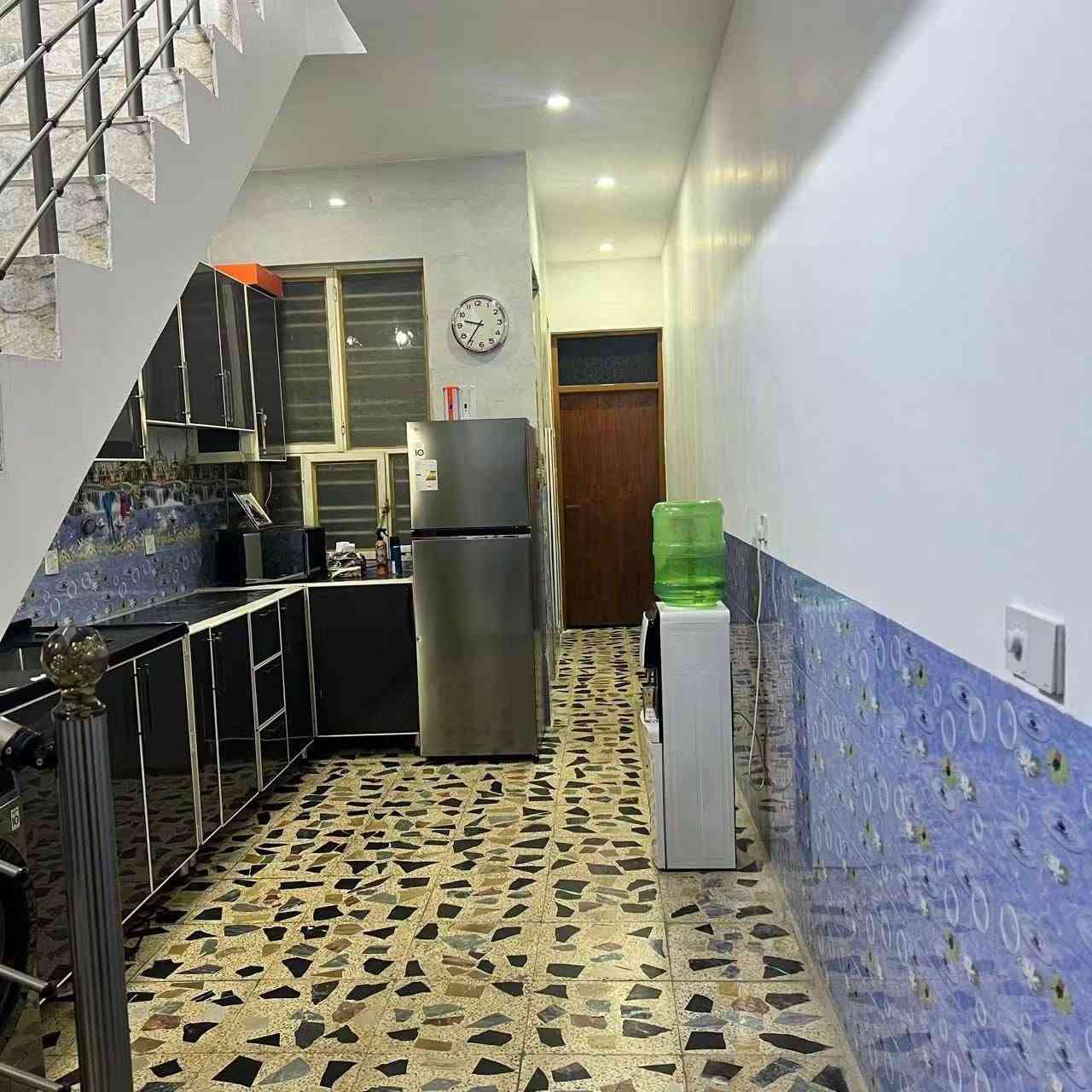 فرصه عقاريه دار للبيع ( طابو صرف )
مستعجل عالبيع بسعر مناسب 
دار للبيع بغداد حي اور محلة 325 مجاور ثانوية القيروان للمتميزين منطقة  ال 600 

موقع مميز جدا – شارع عريض 15م

المساحة: 60م²
الواجهة: 3م
النزال: 20م

مواصفات الدار
طابق ونص
مدخل للدار
مدخل استقبال 
مطبخ حار( منور)

الطابق الارضي
هول وجلسة
مطبخ
منور
حمام كبير
غرفة نوم
بيتونة كبيرة تصلح كمخزن
سطح امامي كبير
سطح خلفي كبير

موقع مميز ومساحة ممتازة للسكن والاستثمار
رقم صاحب الدار *********** واتساب
