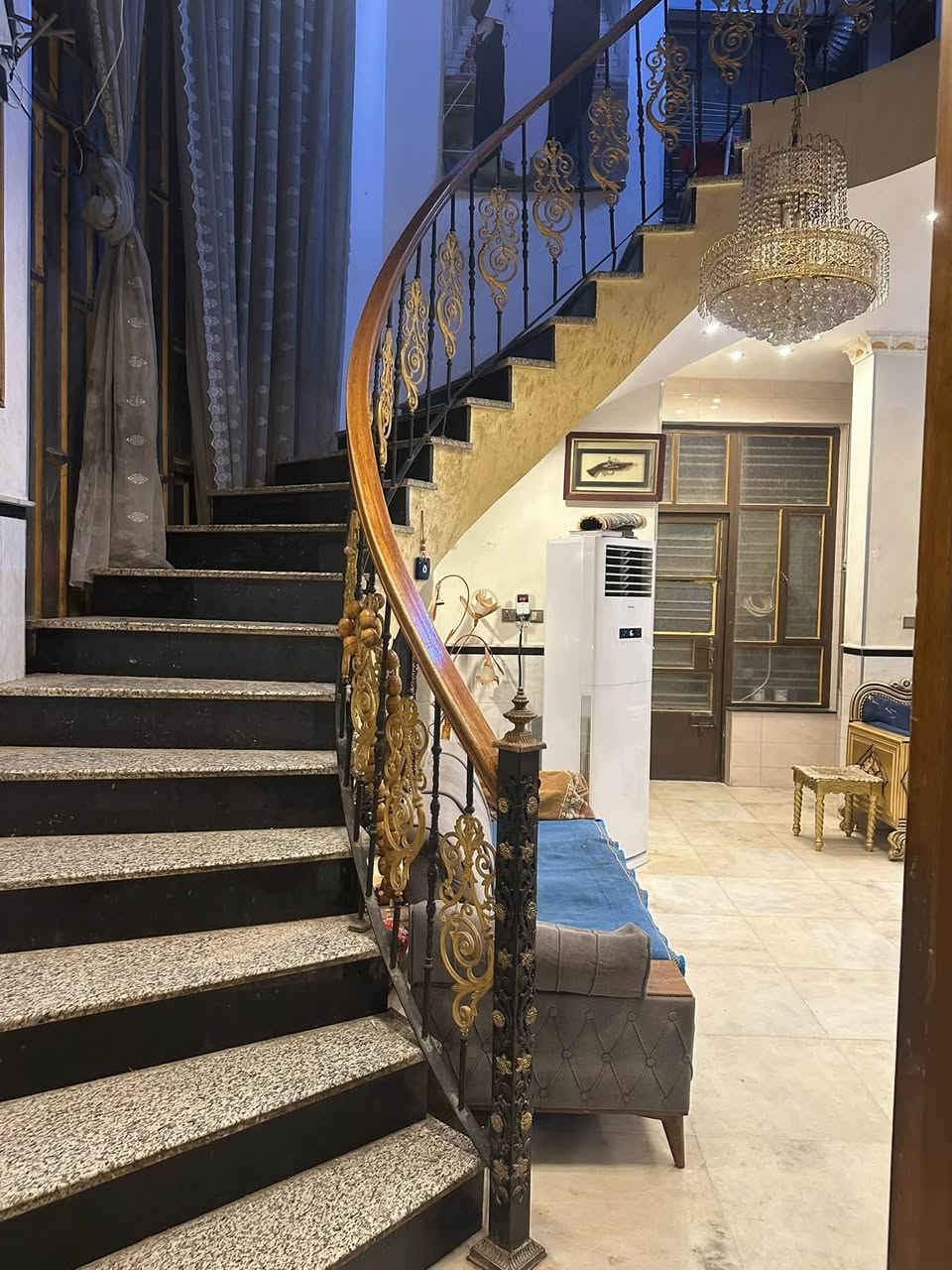 دار للبيع زراعي 
بيت مساحه 200 م 
*يحتوي ع 4 غرف نوم بنظام حديث وبنظام سويت 
*استقبال + هول + حمام 
*يحتوي ع مطبخ حار + بارد 
*يحتوي ع منور عدد 2
البيت داخل خارج مرمر + متكامل من كلشي 

موقع الدار 
الدوره -زراعي ابو كرار -شارع ابو خليل - مقابيل شارع الصحه 

للسعر و اكثر تفاصيل الاتصال ع الرقم + واتساب
***********
