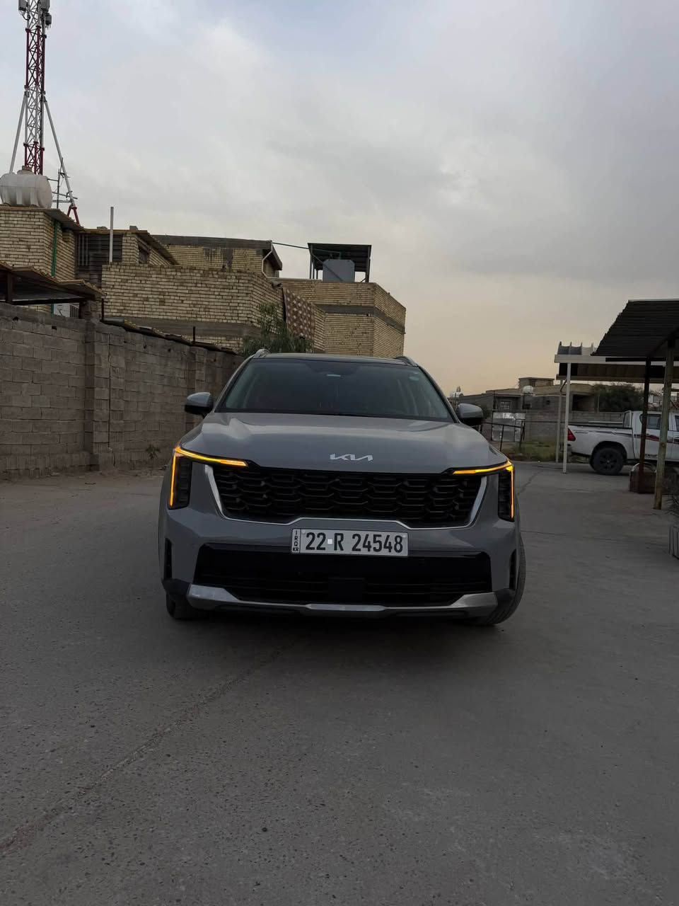 *للبيع كيا سورنتو Kia Sorento 2024* 🧿
*فيس لفت جديد - فئة عالية - 7 راكب*

*التفاصيل:*
- *الموديل*: 2024
- *اللون*:سمنتي  - داخلي اسود جلد
- *الوارد*: امريكي
- *الحادث*: جاملغ وباب
- *الدفع*: 4x4
- *المكان*: بغداد
- *الرقم*: اربيل

*المواصفات:*
- شاشتين 12.3" متصلة بانوراما
- جلد + كراسي كهرباء + بانوراما
- ويل 20 انج اسود + لايتات LED جديدة
- كروز ذكي + رادارات + كاميرا
- شحن وايرلس + بصمة + تشغيل عن بعد

*السعر*: اتصال
‭***********‬
*للاستفسار*
