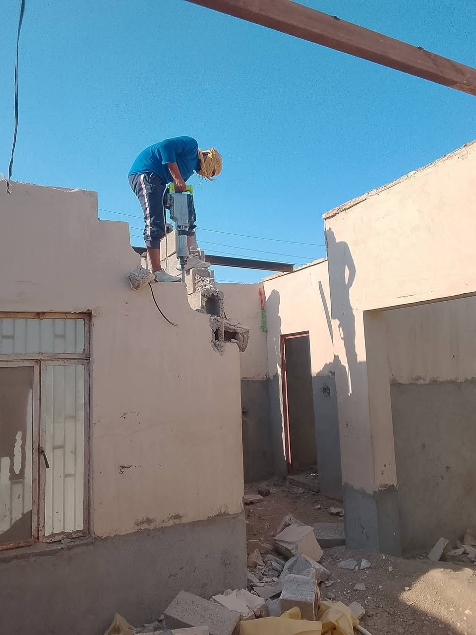 سلام عليكم  / يوجد كادر عمل جاهز/ تصعيد مواد/ تنضيف بيوت/ تفليش/ تكشيط/ تنضيف حدائق/ دفن نهري  / شقلنه ليل ونهار   /ومعداتنه جاهز/ ماعليك بس تصال على رقم  /     ***********
