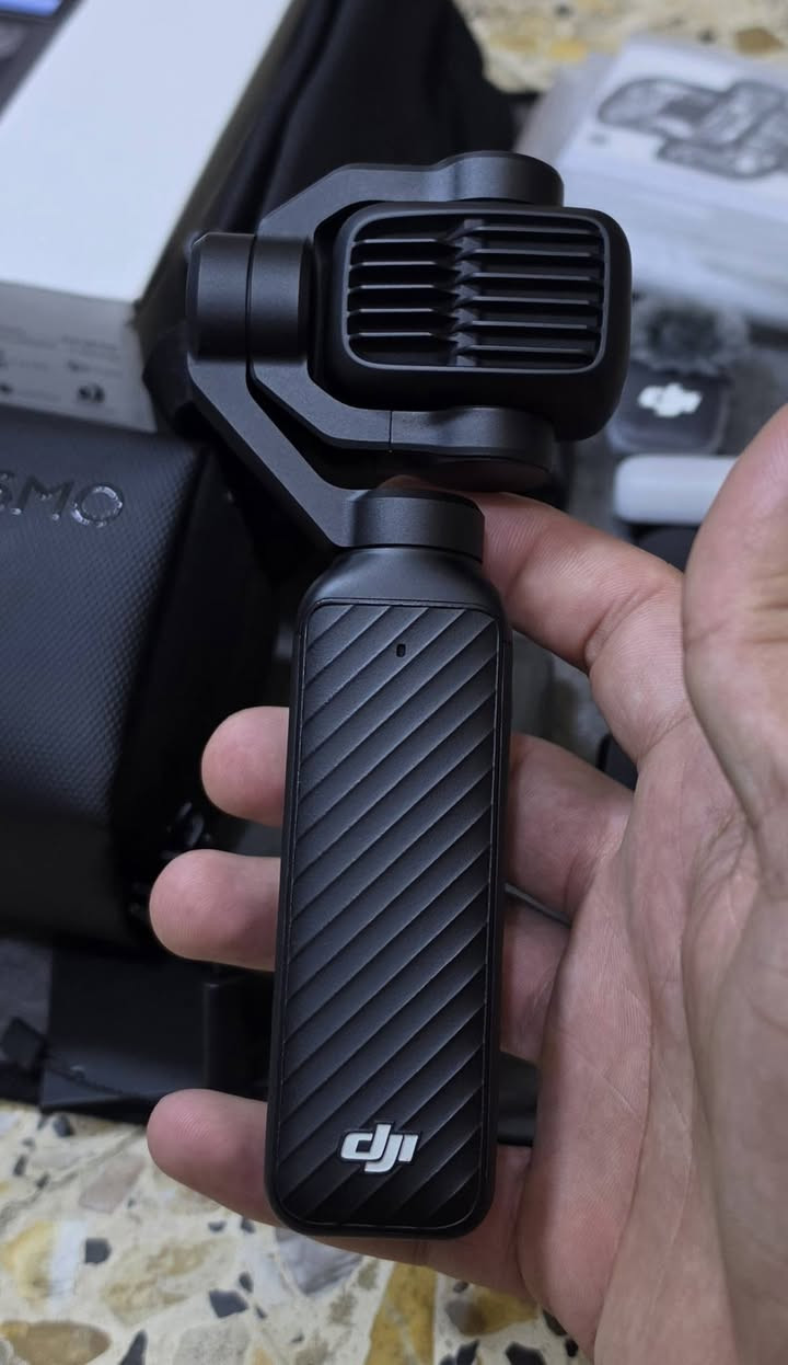 السلام عليكم
dji pocket 4p
بوكت 4p نسخه الكومبو 
جهاز مستخدم ساعات مجرد رغبه الجهاز شوفت عينك النضافه اخو الجديد ولله بس مفتوح كارتون لا مشتغل ولا شي 
راعيه اشترا الغرض وما والمه لان مافارغ فا خله التصوير الاهل الاختصاص بأجره 
وكلفني بالنشر لعدم فراغه 
اخوان لمعرفه باقي التفاصيل الاتصال رجاء وليس المراسله 
واليريد توصيل هم موجود ***********
