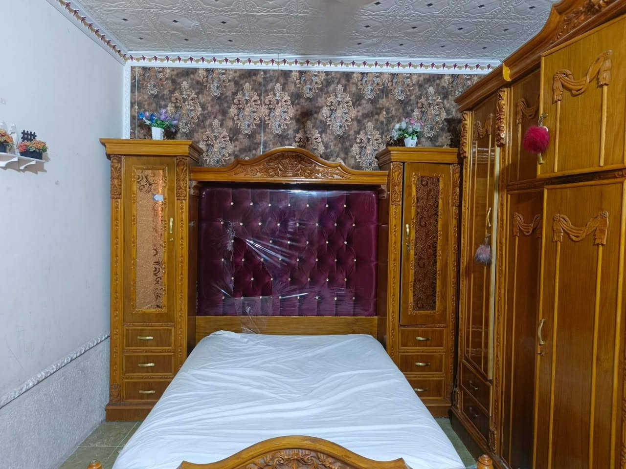 غرفه نوم كامله الخشب الصاج القوي العراقي 
مستخدمه للبيع للاستفسار اتصل على الرقم ***********
