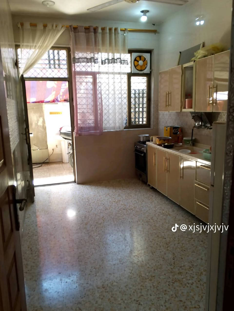 سلام عليكم دار للبيع واجههه 7.40 و نزال 16 مساحه 118 متر البيت مثل ما موضح بل الصور الطابق الاول كامل الطابق الثاني هيكل اما بل نسبه طابق الاول استقبال مطبخ وغرفه نوم وحولي وصحيات والطابق الثاني 3 غرف نوم وصحيات مكاني بغداد الدوره المهديه الثالثه رقمي واتساب ***********

نص مكتوب في الصور:
- j@xjsjvjxjvjv
- @xjsjvjxjvjv
- @xjsjvjxjv...
- @xjsjvjxjv