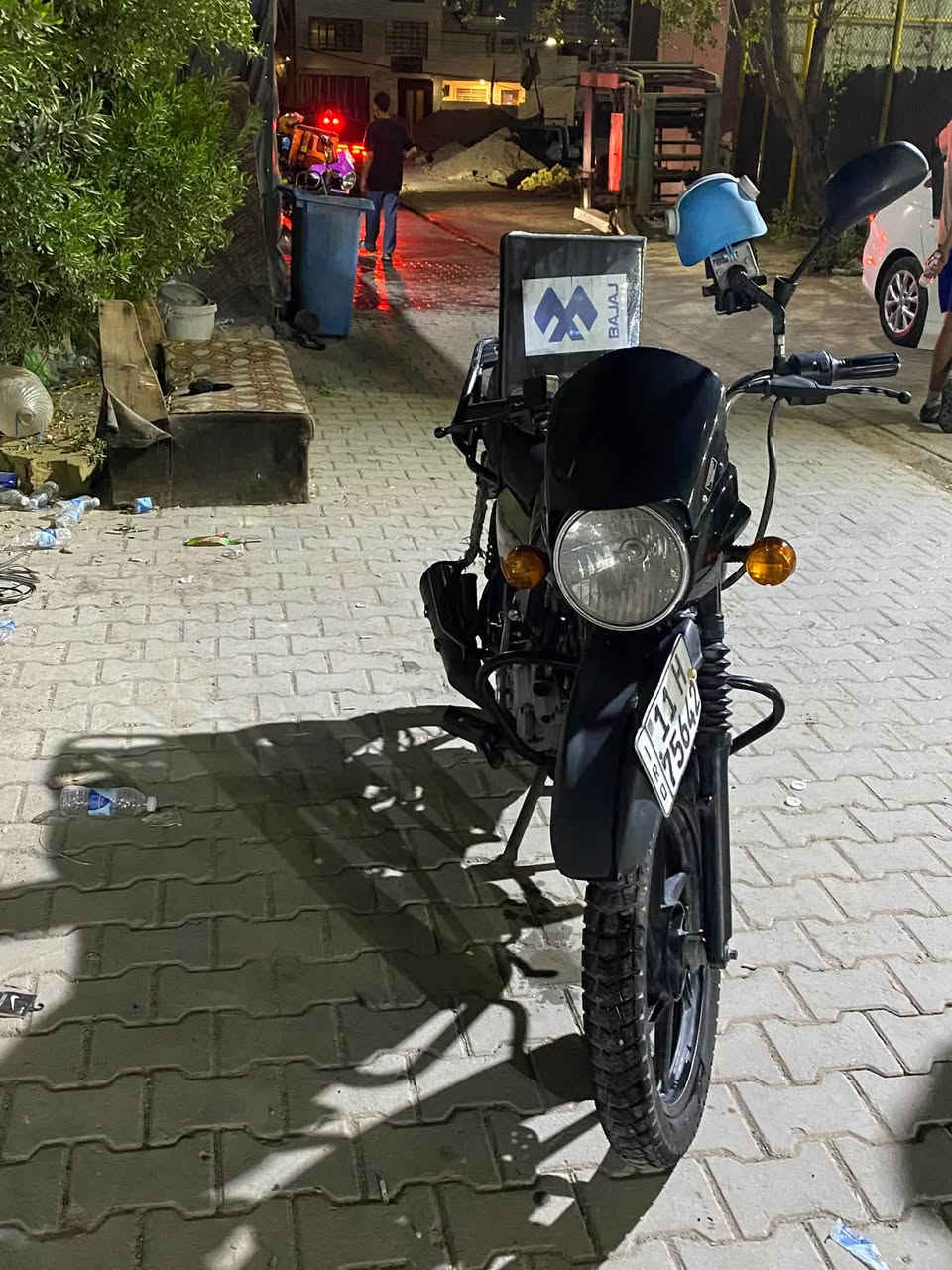 السلام عليكم دراجه بوكسر موديل 22 شهر ال 11 نازله بل 23 سنويه باسمي رقم بغداد انكليزي  تحويل ثاني يوم مكينه مفتوحه مره وحده عد واحد مضبوط راجعه بلادي تجي تفص وتشوف بعينك دراجه خير من الله السعر 1900 مليون و تسعمية بيه مجال حك الجيه بيك خير وتدلل متوفر واتساب او اتصال على الرقم *********** العنوان بغداد سبع ابكار
