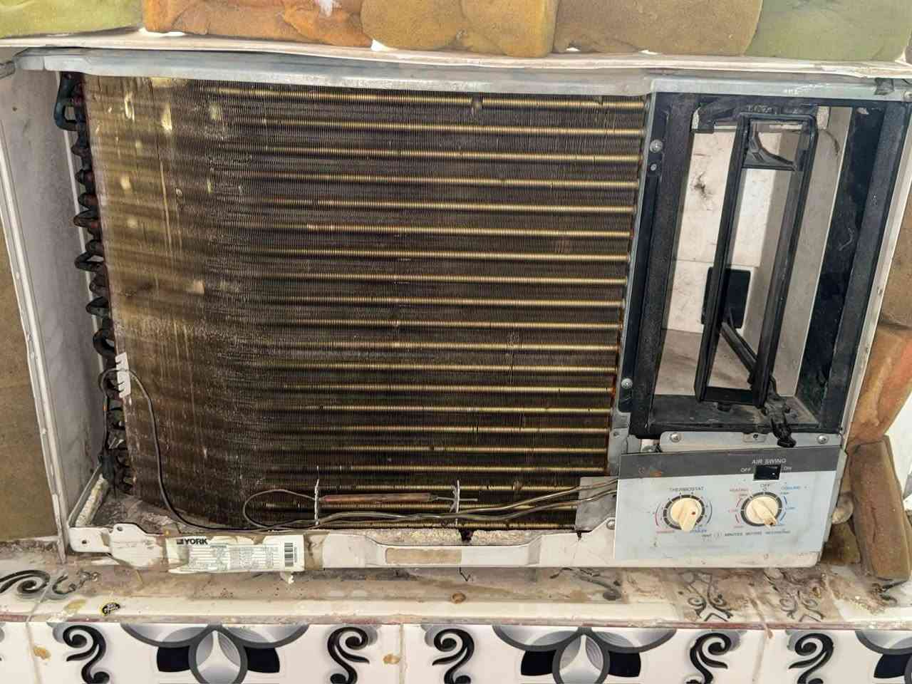 السلام عليكم مكيف يورك نظيف شغال للبيع بغداد مدينة الصدر ***********
