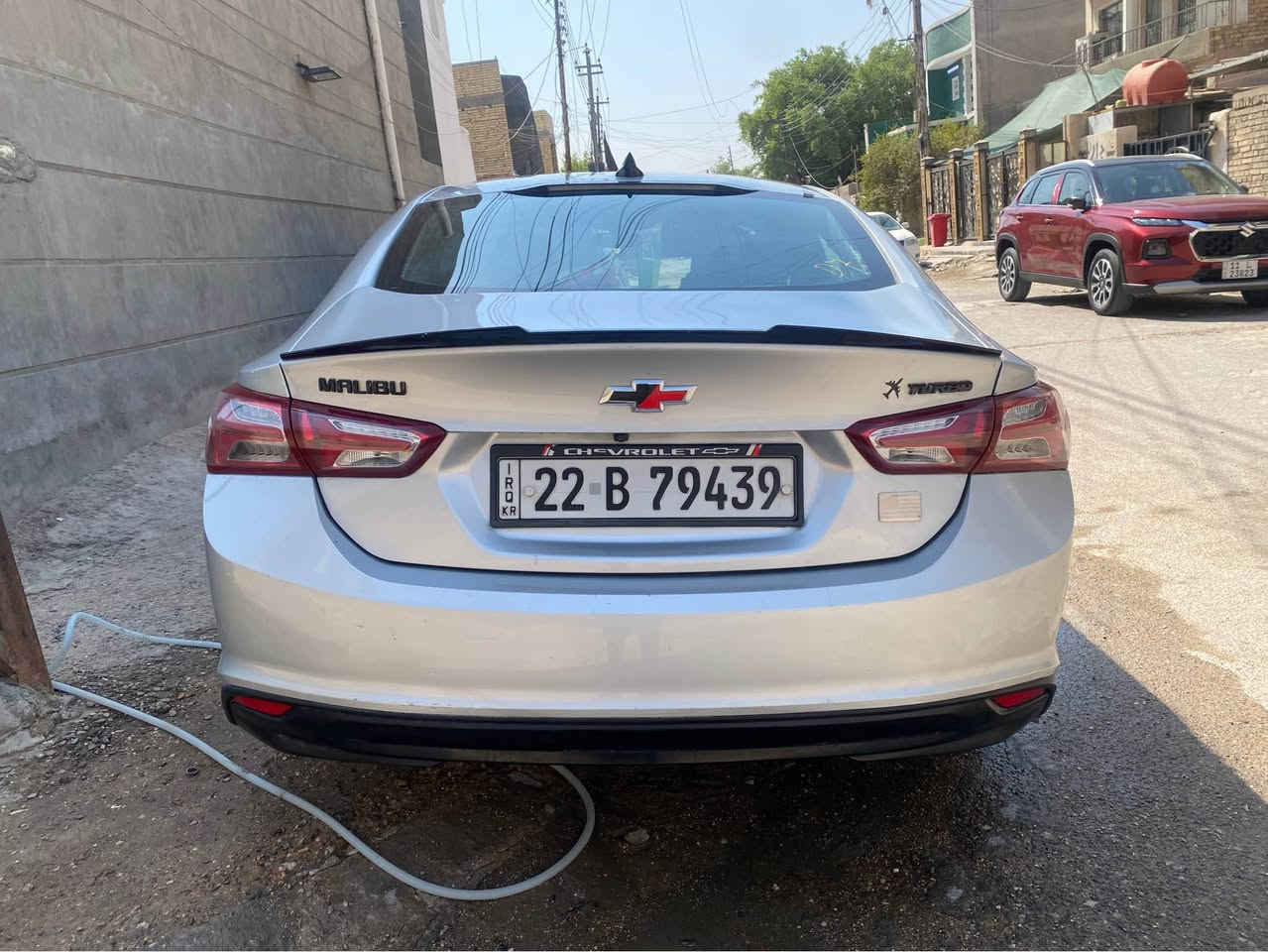 السلام  عليكم
ماليبو 2020  بجم كبس تنسى شي اسمة حماوة 
فول مواصفات 
١-بانوراما 
٢- تدفئة كشنات 
٣-شاشة جبيرة
٤-تبريد قطعتين 
٥-اوتو ستوب وتحكم بي بدكمة 
وبعد هواي مواصفات 
حادثها بامريكا فقط دعامية 
بالعاراق انطخن عندي جاملغ وباب جهة العبري وانصبغت نص الباب الخلفية وياهن توحيد لون
ووكعت قمرية ع الجامة الخلفية  و التكمة اليسرة انصبغت واليمنة ع البارد 
للعلم السيارة ممبدل بيها ولاقطعة كلها ع البلاد والقمارة مابيها لاصبغ ولااي شي 
السيارة كير محرك تبريد مكفولة 
السيارة كلش حلوة احلى من الصور 
نقص صدر خلفي نص عمر 
ماشية ١٤٠ كيلو 
رقمها اربيل دولي
شرط التحويل يعني ماسوي وكالة 
***********
مكانها بغداد/الشرطة الخامسة بغداد, العراق
