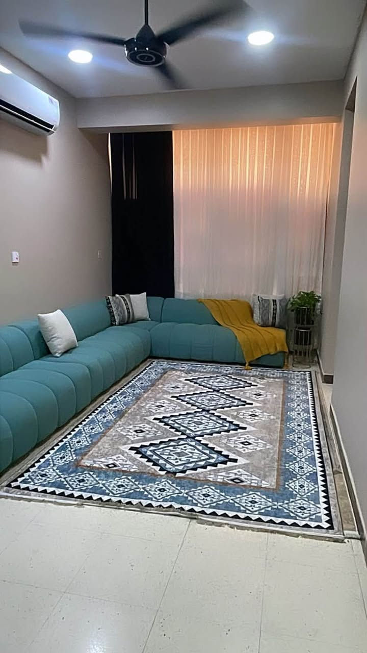 ديوان كونر العرض 3 والطول تقريبن 5 ونص السعر 400 ويا طبله كوشات بغداد الطوبجي ***********

