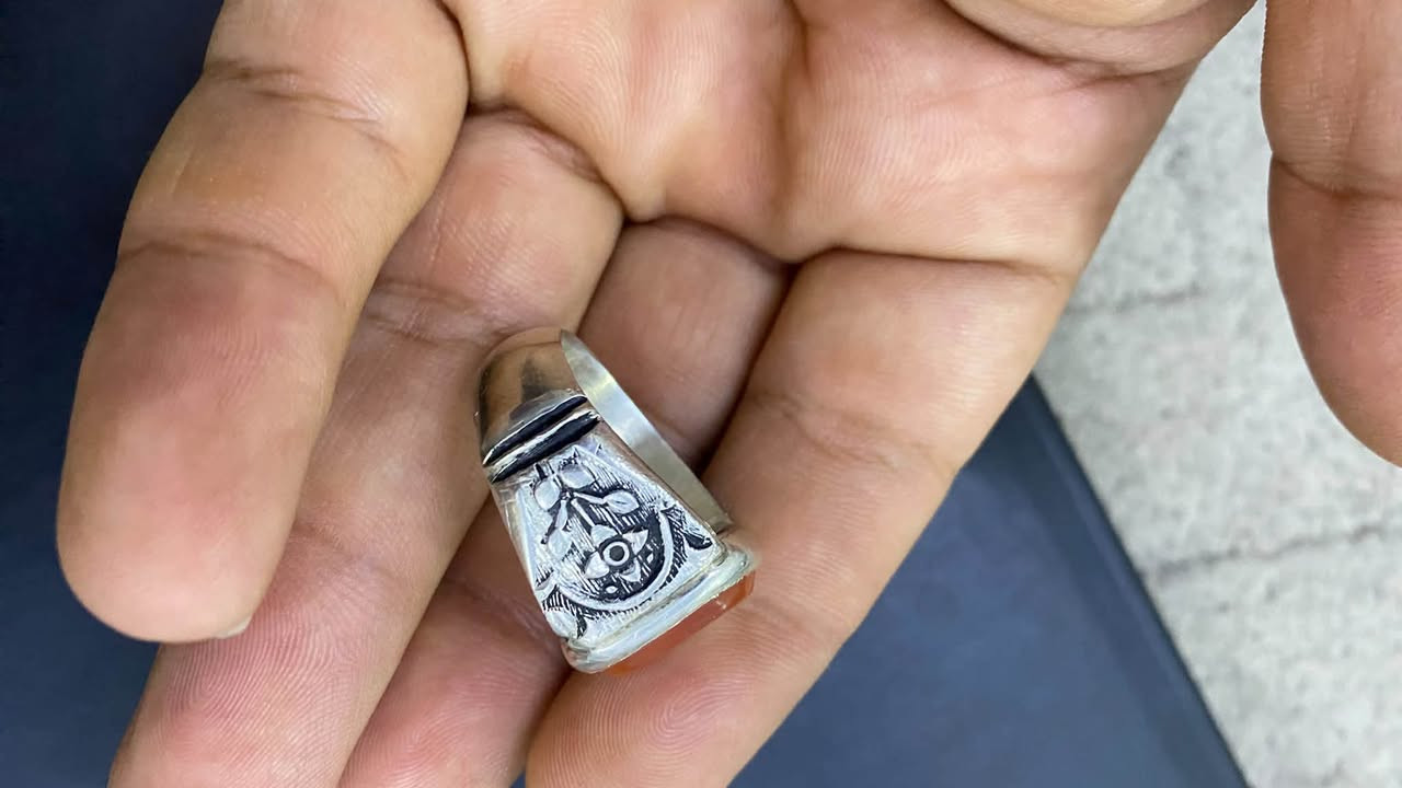سلام عليكم صياغه طالب ابو مشتاق مشمشي مكتوب عليه اغيثيني يا فاطمه  للبيع بغداد سعره 250 ***********
