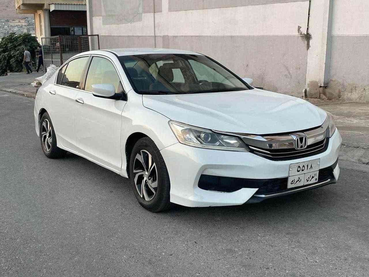 للبيع هوندا اكورد ٢٠١٦
محرك ٤ سلندر 
بيها قطعتين صبغ بولند و جاملغ
ارباك بس ستيرن 
سعر ١٠٠ $ و بيها مجال 
مكان دهوك 
للاستفسار : *********** دهوك, العراق
