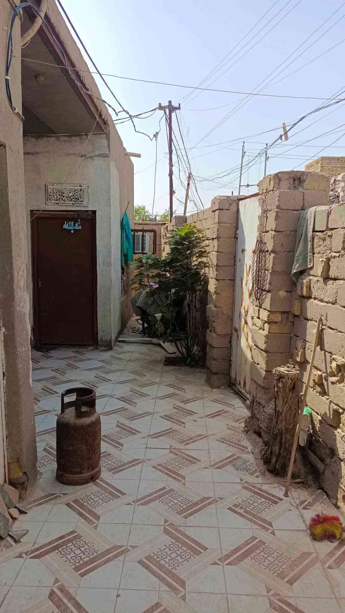 🏠 *بيت زراعي للبيع*
📍 *العنوان: الدجين - على شارعين*

*📐 المساحة:* 190 متر
*💰 السعر:* 51 مليون

*🏗️ نوع البناء:*
فرمستون - عگادة - شيلمان
الواجهة ملبوخة لباخة نظيفة وحلوة
البيت كله سيراميك مرتب
الصبغ نظيف ومرتب وجاهز للسكن مباشرة

*📋 التفاصيل الداخلية:*
✔️ غرفتين نوم
✔️ استقبال
✔️ ديوانية
✔️ مطبخ
✔️ صحيات داخلية
✔️ طارمة

*✨ المميزات:*
يوجد مساحات متروكة فارغة داخل البيت:
- ترك عبارة عن ممر كبير وطويل
- ترك خلف احد الغرف
(تصلح حديقة - بناء ملحق - كراج)

*📌 الموقع بالضبط:*
الدجين صاير على شارعين:
1- شارع مديرية الكهرباء الجديدة الي امام الكراج
2- شارع الروضة خلف جماعة البالات الي يبيعون كنتورات واثاث

للاستفسار ---
واتساب ***********
اتصال ***********
