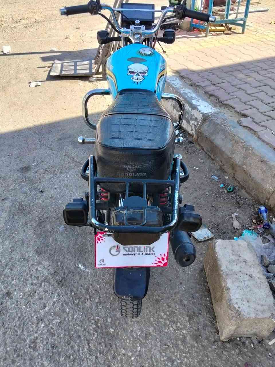 السلام عليكم دراجه ناريه للبيع موديل 26 محرك 200 نضافه فول الفول وصل 740 ألف الشراي يجي خاص ***********
