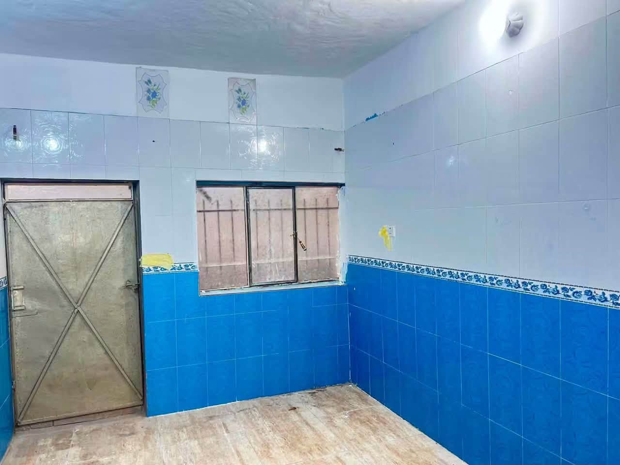 دار للبيع طابو صرف 
حي العسكري مجاور الروضه مقابل المنتزه
مساحة الدار 210
يحتوي على غرفتين ارضي وطابق ثاني + استقبال صالة 
جاهز للسكن مباشر مع التحويل باسم المشتري
للاستفسار والتواصل الاتصال على الارقام او مراجعه مكتب المهيب/واسط قضاء الزبيدية خلف جامع الامام الصادق
***********
***********
***********
***********
