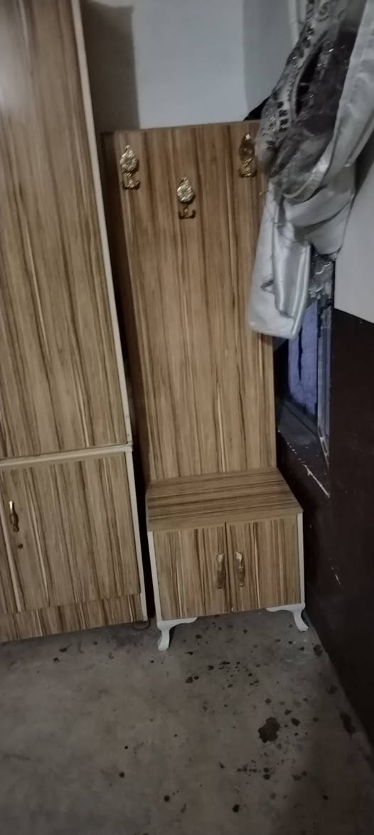 السلام عليكم عندي غرفه اخشاب للبيع نضيفه مابيها ايي عيب للغرفه تركيه لاتصال ع هاذه ارقم ***********
