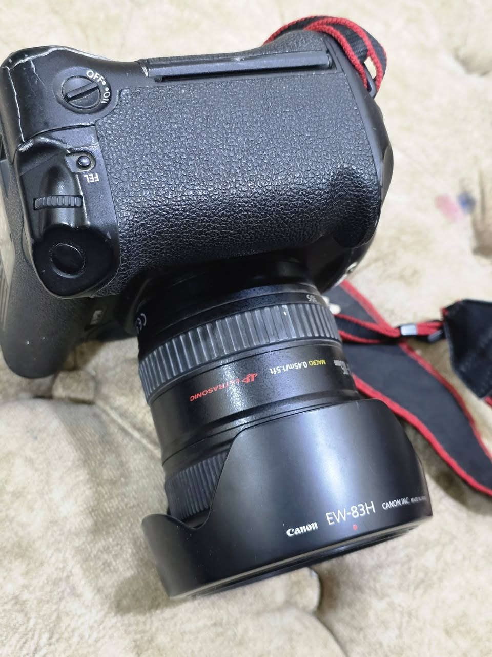 📢 للبيع 🌏 #الديوانية

كاميرا كانون  EOS-1D Mark IV
العدسة 24-105 الاصدار الاول

مع شاحن وثلاث بطاريات 

عدسة كانون 100 - 400 الاصدار الاول 
فتحة العدسة متغيرة فيها مانع اهتزاز 
العدسة غنية عن التعريف 

الضرر: فقط فطر في بدي الكامير كما وضح بالصور 

🟥 للاستفسار مراسلة الصفحة 📨او الاتصال📞 ويتوفر واتساب ⬇️:
***********
***********
