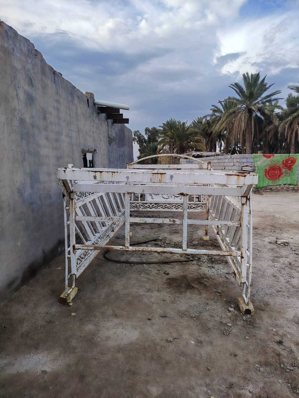 سلام عليكم محجر كيا للبيع نضيف ومابي كل خياس  

السعر 250  وبي مجال ول شراي بي خيرر ويدلل 

وهاذه رقمي ***********
