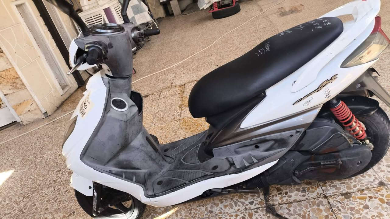 سلام عليكم دراجة سكنس فحل للبيع نوزل نضيفة قبل كم يوم شتريتهة رمبة بكاني بغداد المشتل  دراجة كلش نضيفة ما بيهة اي عطل تشوف وتحكم *********** سعر 850 وبيهة مجال كلش قليل
