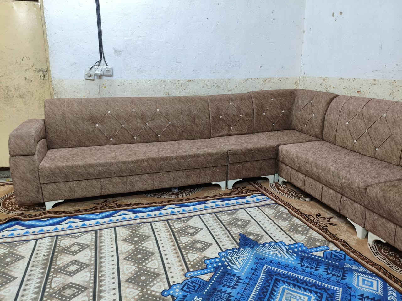 ديوان 10 مقاعد تزكام درجئ اولى نضيف حيل مابي اي ضرر سعره 225وبي مجال مكاني الكاظميه يوجد توصيل بكروه *********** يوجد واتساب
