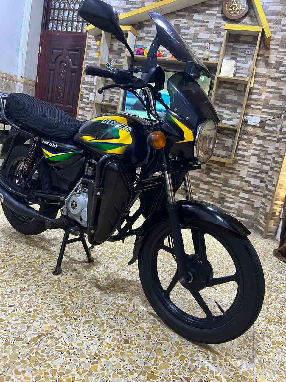 بوكسر كلاسك مديل 23نازله بل24 رقم بغداد ماشيه  12 شرط التحويل ثاني يوم  مكينه برغي مامفتوح بيهه بعدهه بوضع الشركه تخم تاير جديد  دراجه استخدام شخصي. شخط مابيها والنضافه مثل متشوف   دراجه مكفوله كفاله عامه اخت الزيرو   مكاني بغداد الكرخ  
السعر 2و300وبيها مجال لشراي ***********
