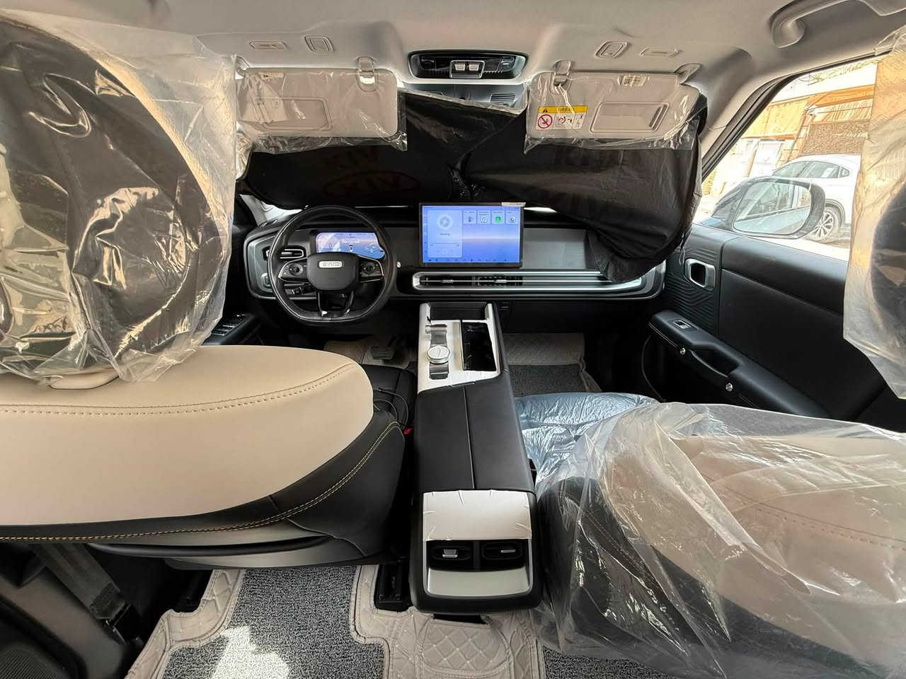 Biac bj30e 
للتواصل ***********
شاشات ذكية، تصميم للمدينة والطرق الوعرة

المحرك: 4 أسطوانات تيربو + 2 محرك كهربائي 

القوة الاجمالية : 403 حصان ✈️ 

عزم الدوران : (685) نيوتن متر

ناقل الحركة : اوتماتيك مخصص لنظام الهايبردDHT 

نظام الدفع: رباعي الكتروني متطور

استهلاك الوقود : اقتصادي جداً 6.45 لتر لكل 100 كم

الضمان الاساسي : 6 سنوات او 200,000 كم

ضمان البطاريات 8 سنوات 

⚡ سعر السيارة: 32,500,000 وبي مجال بسيط ان شاء الله

سعر الزيرو حالياً 36 مليون 

🔴 المواصفات

♦️فتحة سقف بانوراما

♦️مثبت سرعة مع رادار تفاعلي

♦️القيادة شبه الذاتية

♦️الصندوق كهربائي

♦️كاميرا 360°

♦️اطارات قياس 19 انج

♦️وسائد هوائية عدد 6

♦️شاشة التحكم بقياس 14.6 انج

♦️شاشة القيادة بقياس 10.25 انج

♦️نظام صوتي متطور مع 8 سماعات

♦️نظام أبل كاربلاي وأندرويد أوتو

♦️شاحن هاتف لاسلكي 

♦️مسند الذراع الوسطي مع ثلاجة

♦️رادار تفاعلي

♦️تحذير مغادرة المسار

♦️نظام القيادة شبه الذاتية

♦️نقطة عمياء

♦️حساسات امامية 

♦️حساسات خلفية

♦️نظام الفرامل Autohold الاوتوماتيك

♦️نظام مراقبة ضغط الاطارات

♦️سـ 7 بع انظمة قيادة متعددة للطرق

♦️مقصورة الركاب من الجلد الفاخر

♦️مقاعد السائق والراكب كهرباء

♦️مقاعد السائق والراكب تدفئة وتبريد

♦️مقاعد خلفية قابلة للطي بالكامل 

♦️دخول ذكي (بصمة)

♦️تشغيل عن بعد

♦️مصابيح أمامية و خلفية أوتوماتيكية LED مع مصابيح نهارية

♦️التكيف التلقائي مع الضوع القريب والبعيد

♦️الشباك الامامي شريط اضائة LED ممتد 

♦️زجاج السيارة عازل للضجيج
