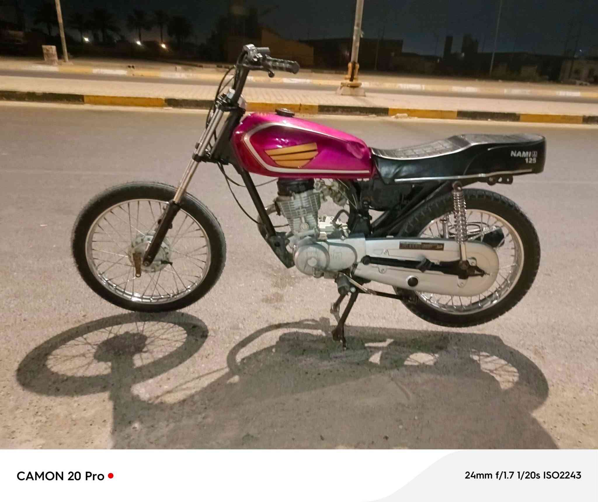 س السلام عليكم دراجه للبيع موديل 23 نام امتياز كلك كلك كلك دراجه حلوه ومرتبه دراجه ويله نامه اصلي 

زوج تاير شاده جديد  محركه يشك الكاع  بيه شعله وفصله وسرعه ومعدل. دراجه خير من الله 

شرط نضف من صوره  سعره 350 وبيه مجال لشراي مكاني 

صويره رجائن المو شراي لا يتعب نفسه. *********** مكاني صويره
