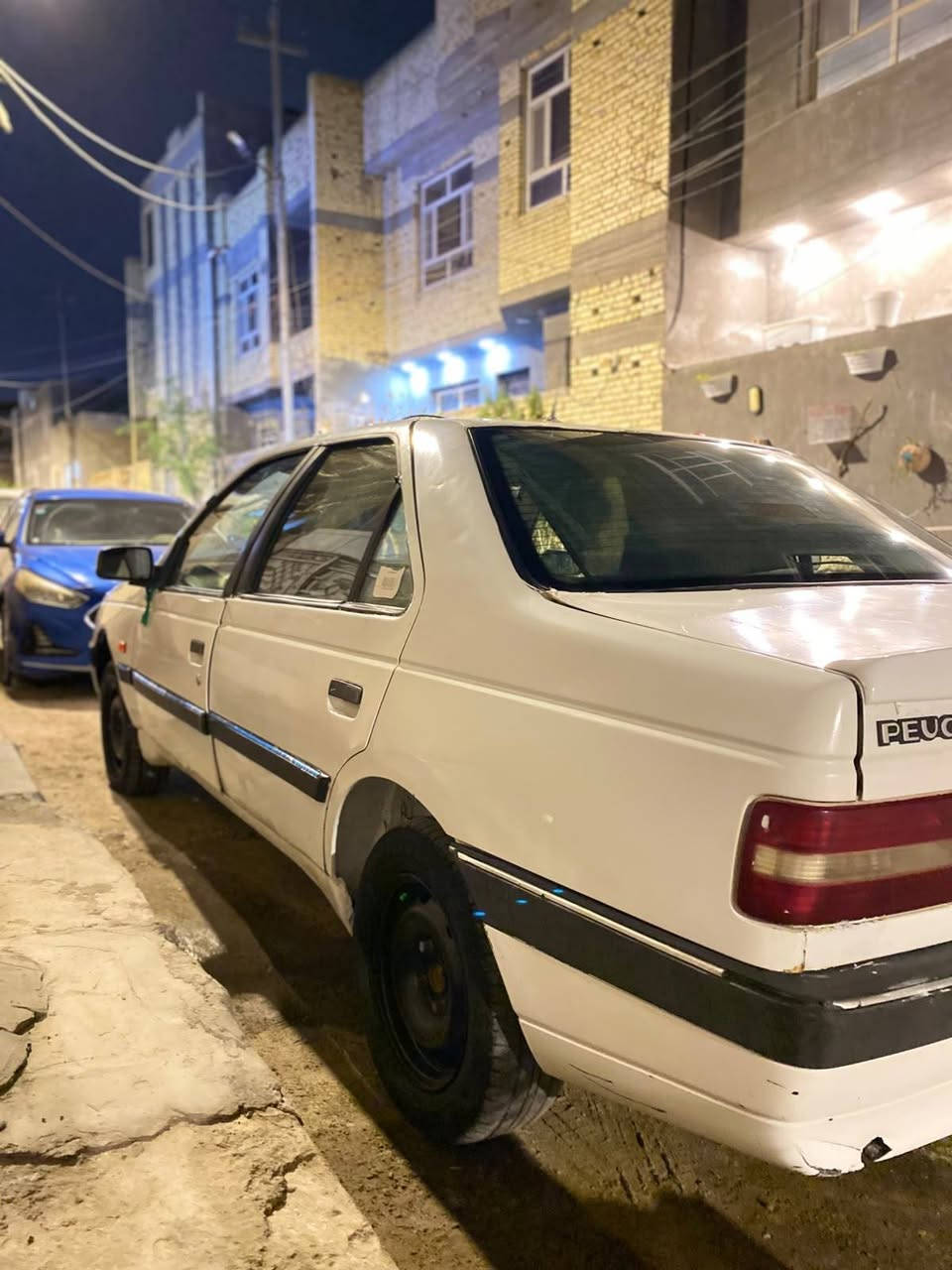 سلام عليكم بيجو 405 سياره جاهزه مكينه كير حداديه جاهزات تبريد ثلج البدي شوف العين مكفول من ضربه أو تبديل البدي نضيف حلو مابي خياسات هواي راعيها موجود سنويه بيها بعد 3 اشهر يلا تنتهي غرامات مصفره جاهزه سعر 35 مجال كلش بسيط الستفسار عله هاذ رقم *********** متوفر فقط واتساب
