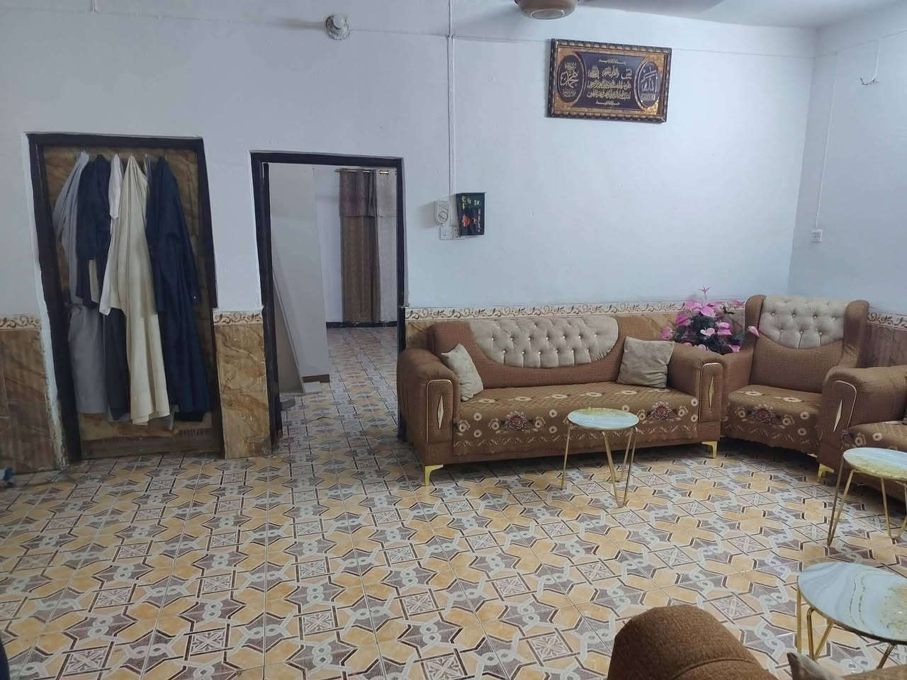 مساحة المنزل/250متر
العنوان حي الامين الثانية عامود 621
الرقم/ ***********
