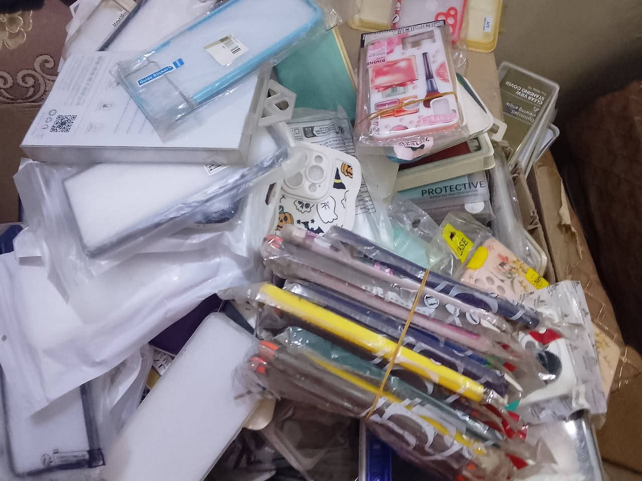 وجبه كفرات مال تعزيله محل منوعه بيهن ايفونات شاومي سامسونج مع كفرات ايباد المكان كربلاء الحر صغير                             للتواصل ***********
