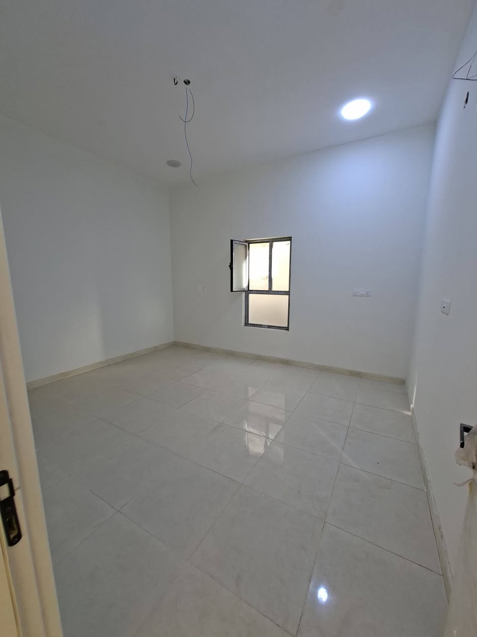 شارع مهيجران • غرفتين كبار • حمامين