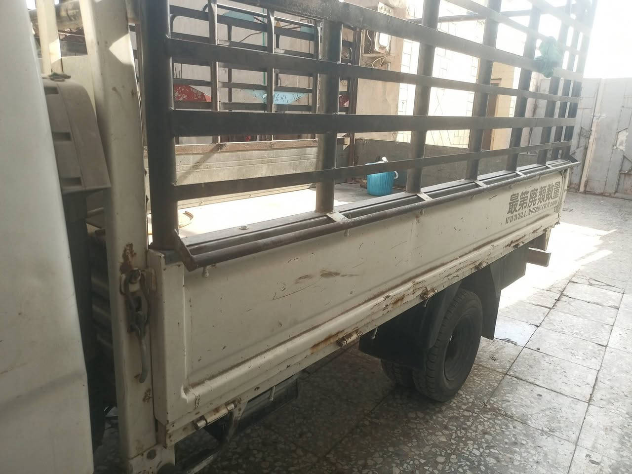 سلام عليكم كيه حمل فو نتيره البيع موديل 2000 كير وكسن ومحرك خير من الله سياره جاهزه تخم تاير رقم نكليزي بغداد تحويل مباشر شاصي كفاله  هاذه رقم بي واتساب ***********
