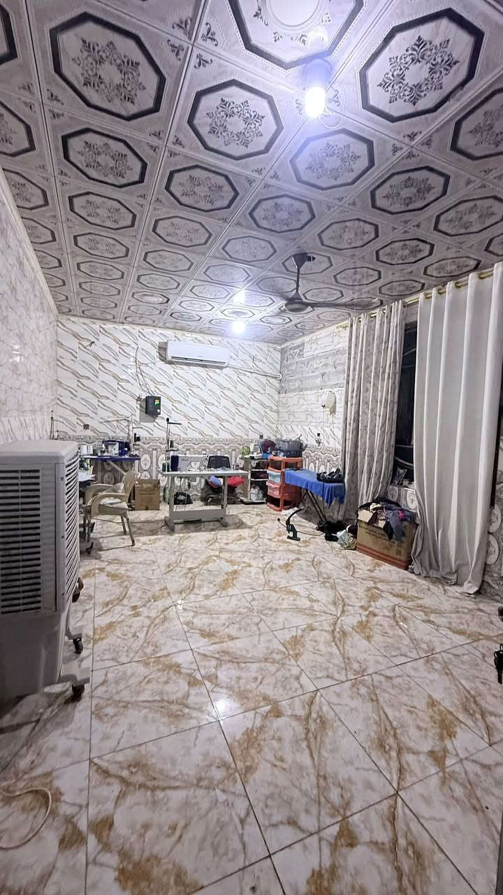 السلام عليكم عقاررر للبيع 

الموقع قرب العلويه شريفه بنت الحسن ع
في منطقة بي ساله  يحتوي على استقبال 5*7
ومطبخ4*5وصاله 9*5وغرفه 5*6والغرفه الثانيه 4*5
الخدمات ماء وكهرباء والمدارس قريبه
طابو زراعي سند 25
مساحه البناء ٢٠٠والمساحه الكليه ٤٢٥
للستفسار خاص او على رقم ***********
