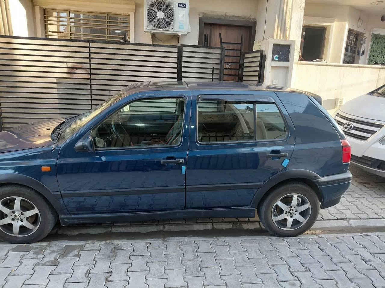 السلام عليكم 
كولف 1992
محرك 2000
كير أوتو 
فتحة سقف 
تبريد 
تخم تأير جديد 
ويل رياضي 
مصبوغة جديد 
رقم بغداد بسمي تحويل مباشر 
السعر 44$
مكان بغداد حي العامل 
***********
