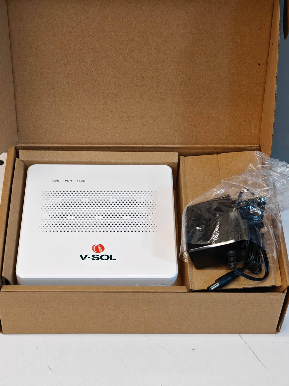 📡 مجموعة الضامن المتحدة
📍 الديوانية – شارع الفرق الموسيقية
📱 واتساب واتصال: ***********

متوفر V-SOL V1600GS-R – GPON OLT 🔥
حل صغير بالحجم وقوي بالأداء، مناسب لتأسيس وإدارة شبكات الفايبر FTTH / FTTB ومزودي خدمة الإنترنت.

🔹 منفذ GPON واحد
🔹 يدعم حتى 64 مشترك
🔹 سرعة Downstream تصل إلى 2.488Gbps
🔹 سرعة Upstream تصل إلى 1.244Gbps
🔹 مسافة فايبر تصل إلى 20KM
🔹 2 منافذ Gigabit Ethernet GE1/GE2
🔹 منفذ 10GE SFP+ Uplink
🔹 منفذ USB-C للإدارة
🔹 يدعم WEB / CLI / Telnet / SNMP
🔹 تصميم Fanless بدون مروحة واستهلاك طاقة منخفض

✅ مناسب للشبكات الصغيرة والمكاتب والمجمعات السكنية ومزودي الإنترنت ISP.
🚚 توصيل متوفر لجميع المحافظات

V-SOL V1600GS-R — شبكتك تستحق الأفضل.
