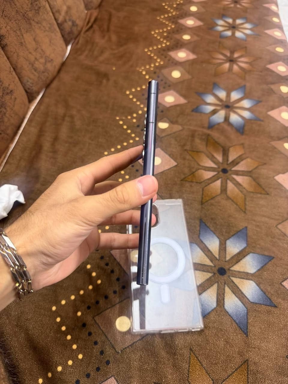 السلام عليكم / التراSamsuk .S22  وتر ذاكره 256 دبل شريحه
جهاز جديد معنا الكلمه  مراوس ب ايفون حسب القناعه 
مكان بغداد البياع 
رقم ***********
