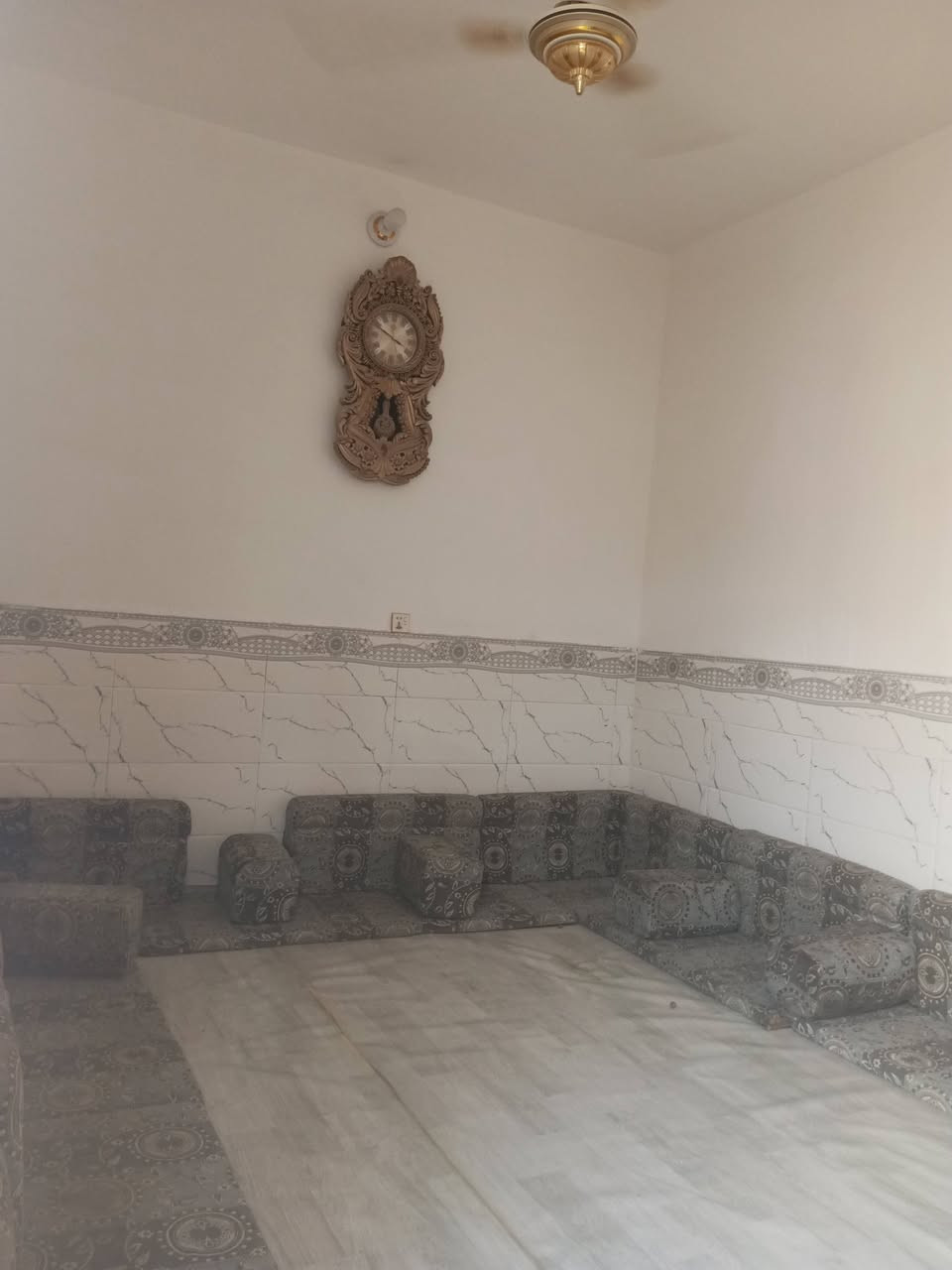 بيت للبيع بحي الرحمه مساحه 120 راح اخلي لكم رقم راعيه خابروني عليه ***********
