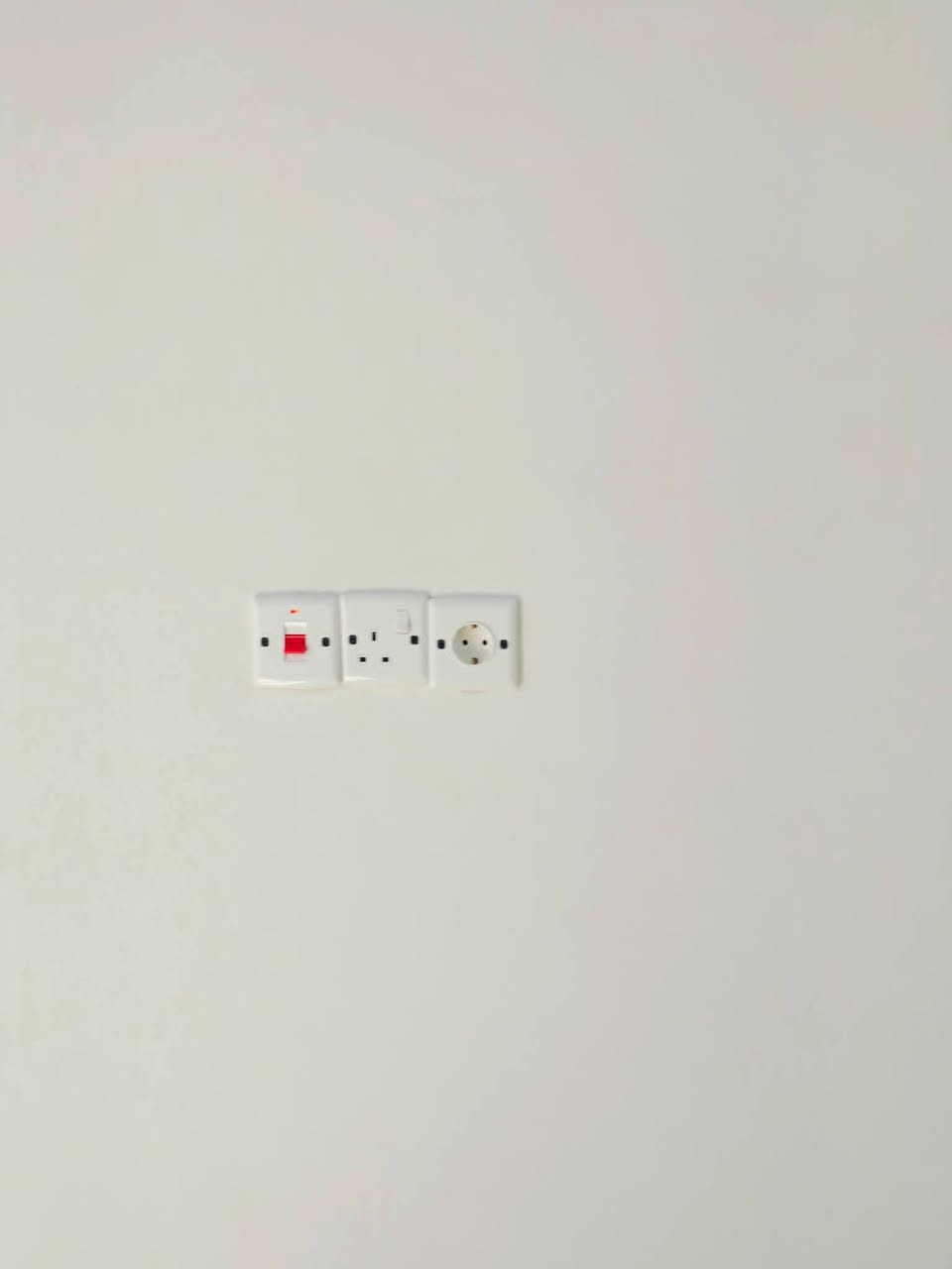 السلام عليكم 
عملي بسيط للبسطاء 
كادر كامل للتأسيس وربط الكهربائيات المنازل 
ربط انارة خارجيه وداخليه 
بوردات بظام حديث
*********** واتساب 
حياكم الله اسعار رمزيه ومناسبه
