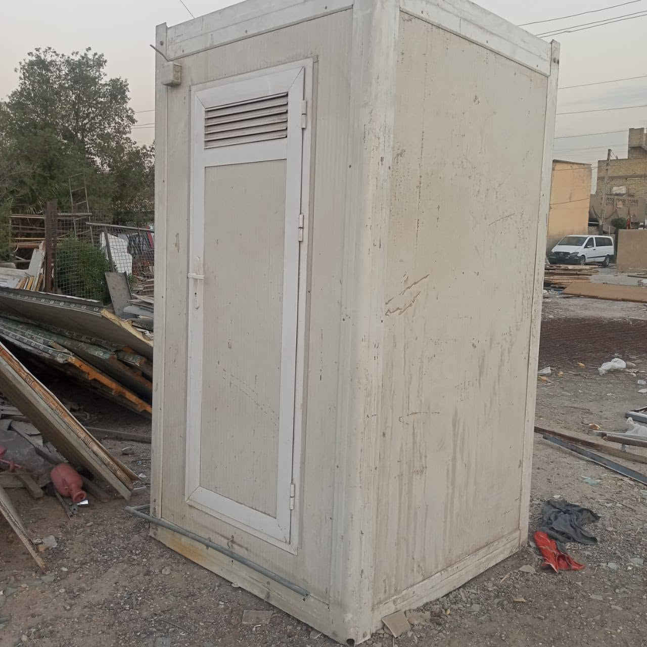 للبيع: صحيات متنقلة (WC) جاهزة - شغل أمريكي أصلي
​النوع: حمام / تواليت متنقل (WC) كرفان.
​المواصفات: صنع أمريكي (عالي الجودة ومتين)، جاهز للاستخدام.
​الحالة: مستعمل بنظافة ممتازة وبناء قوي.
​المميزات: باب ألمنيوم محكم مع شبك تهوية، هيكل قوي يتحمل الظروف الجوية، مناسب جداً للمواقع الإنشائية، المزارع، أو الحدائق والمشاريع.
​الموقع: [بغداد / الدورة ]
