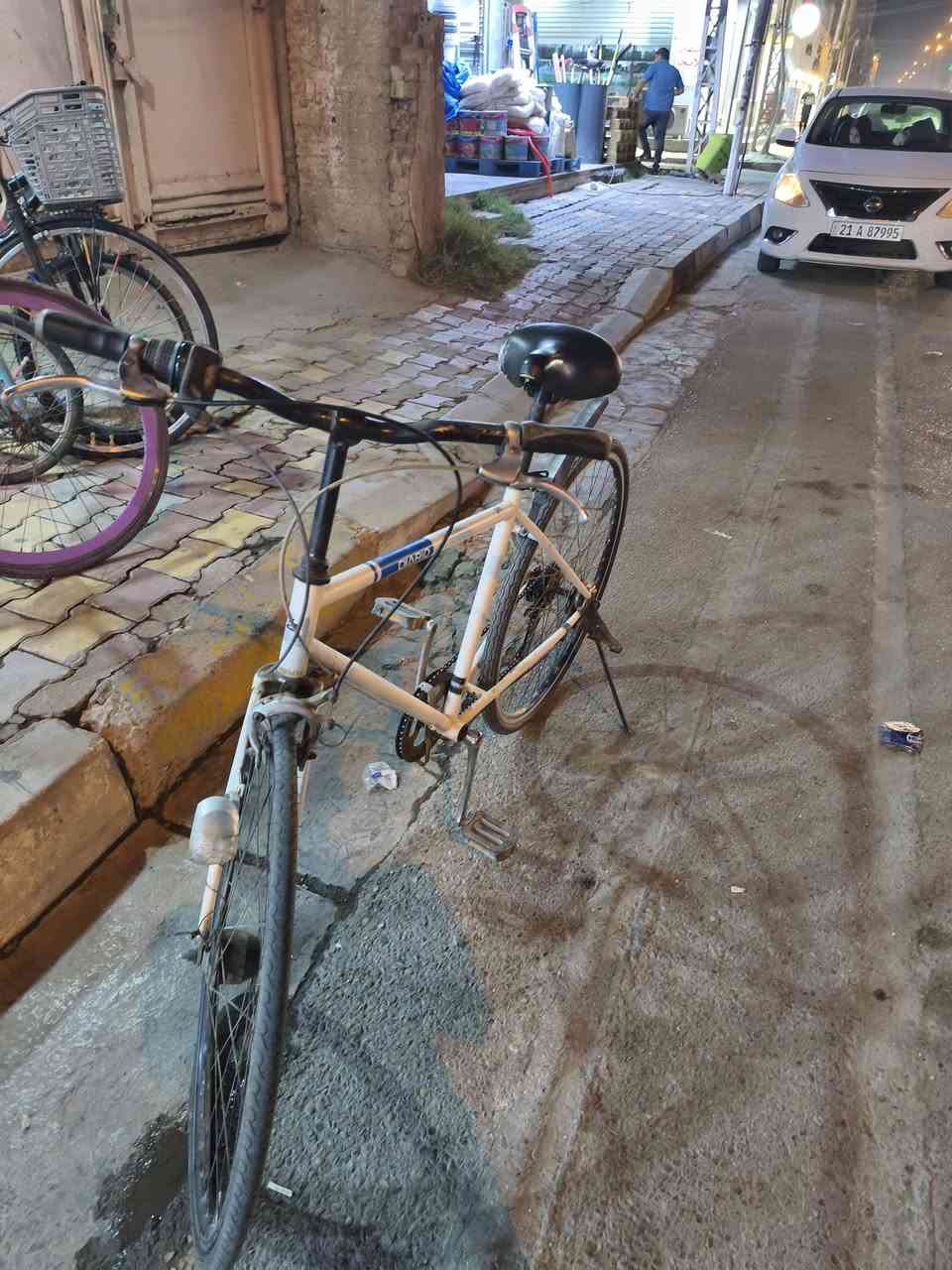 السلام عليكم بايسكل للبيع امريكي لايت حساس اسم البايسكل C700العنوان الدوره شارع ابو طياره بغداد للتواصل ***********
