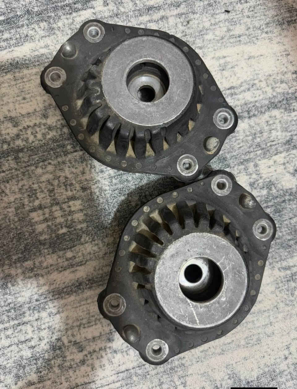 السلام عليكم غراض ماليبو للبيع

نص مكتوب في الصور:
- ABS材料高品质 原车3D数据扫描 时尚款式设计