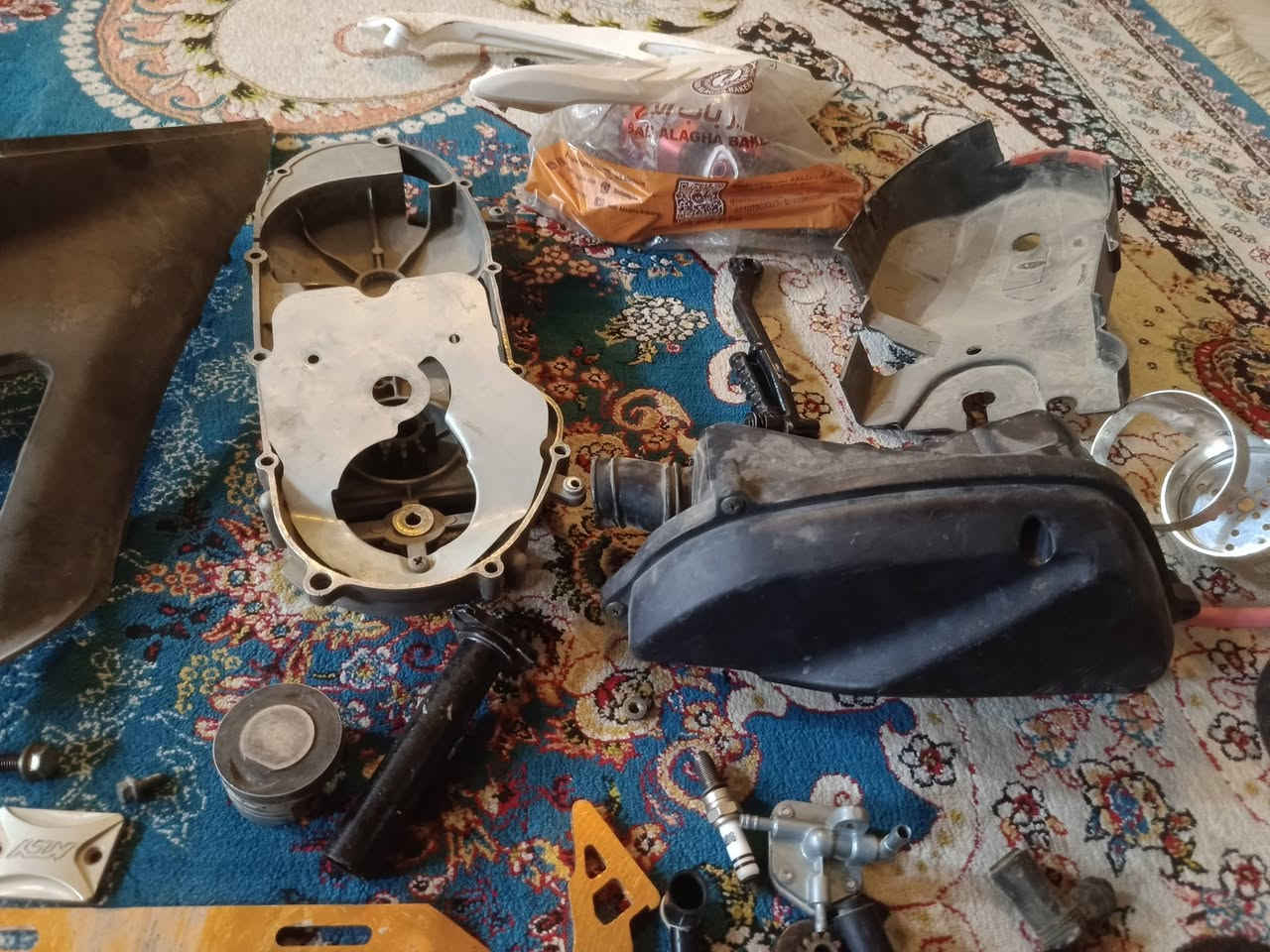 غراض للبيع
راجز  عدد 2 
سبايدر 4 ولف 1 
شوته 4 ولف بدون فلتر 1 
كلاص 1 
قبق هندر بدون مجموعه 1
وغراض هواي شوف الصور 
*********** واتساب فقط او خاص 
مكان بابل توصيل ماكو
